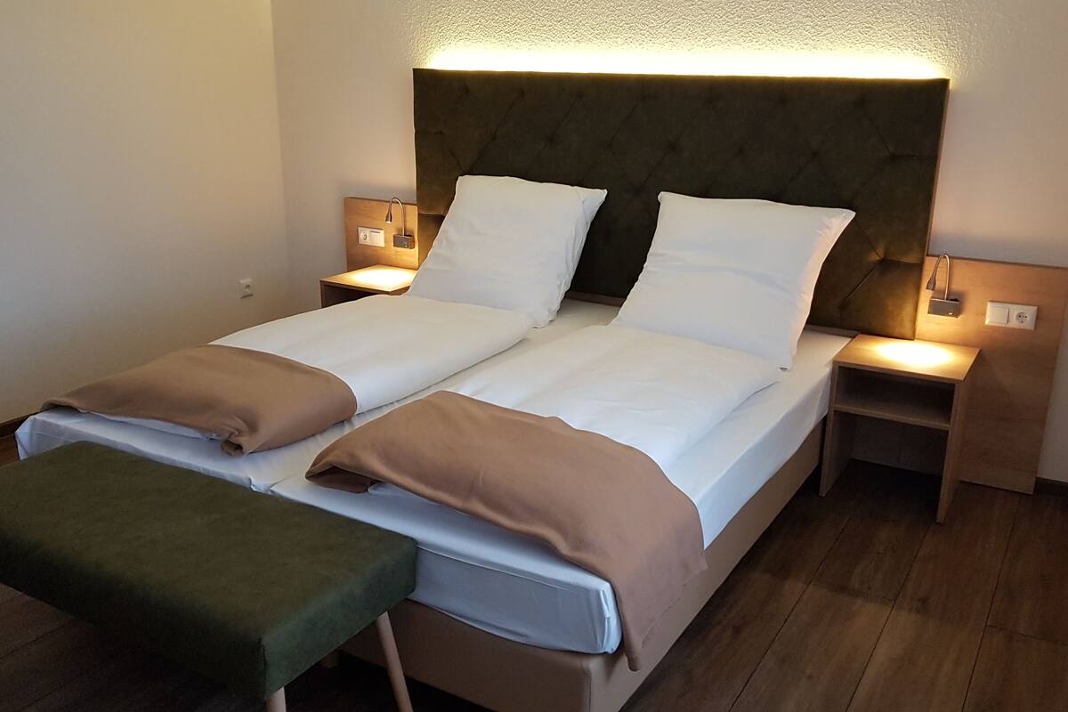 single room, garden view (plus) | hypo-allergenic bedding, desk, blackout curtains, cots/infant beds