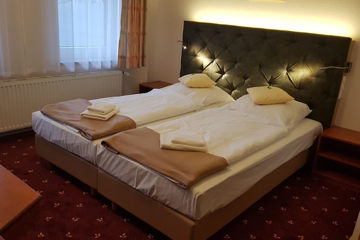 hypo-allergenic bedding, desk, blackout curtains, cots/infant beds