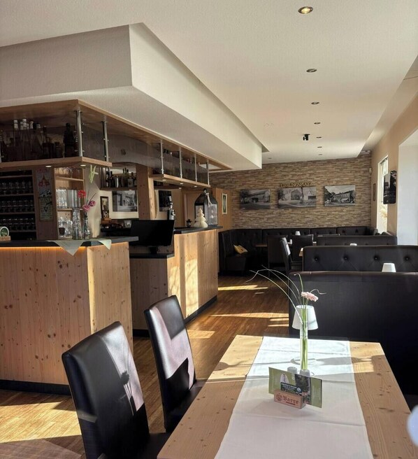 Dîner et souper servis sur place, cuisine régionale