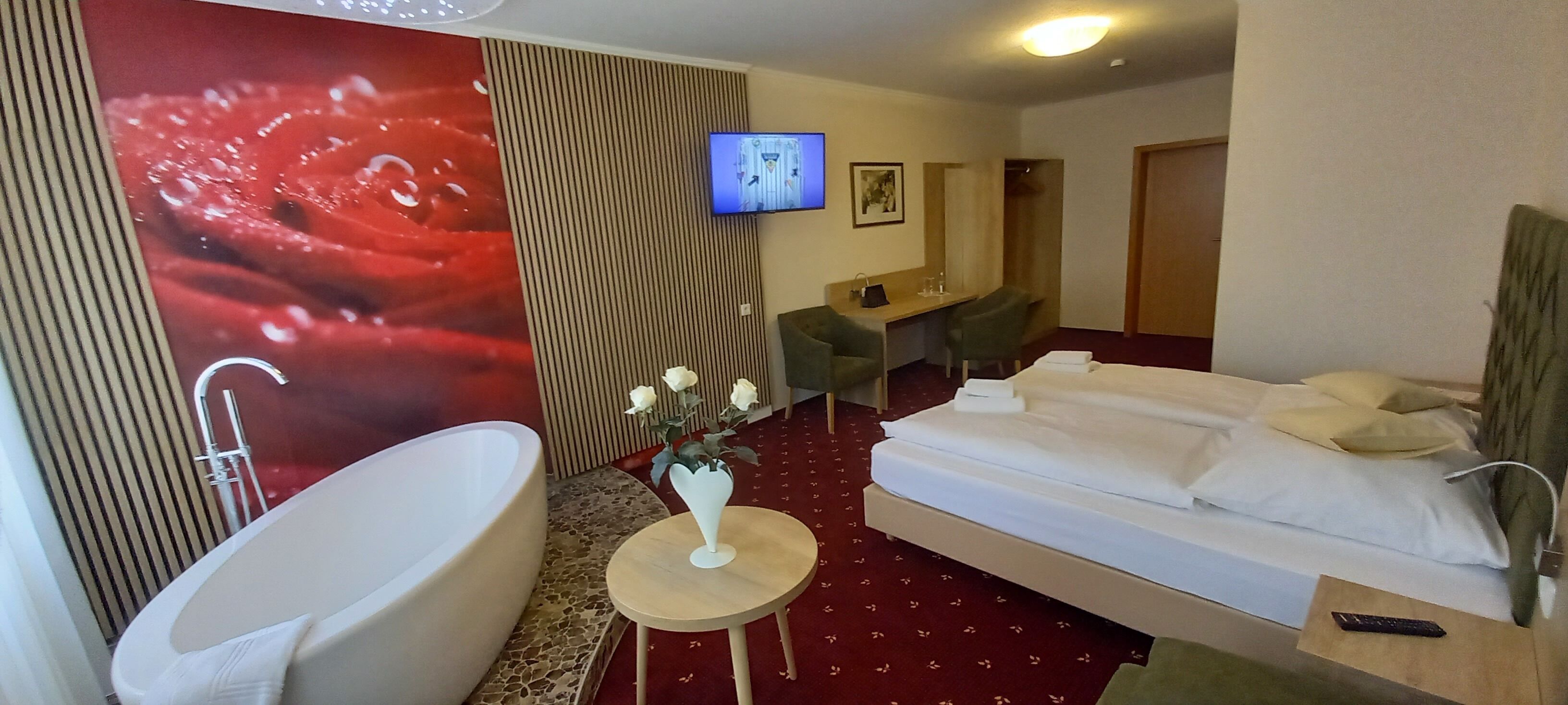 ห้องสวีท | บริเวณนั่งเล่น | ทีวีจอแบน 43 นิ้ว พร้อมช่องดาวเทียม, ทีวี, แท็บเล็ต