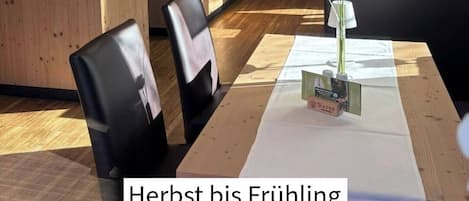 ランチ、ディナーに営業 (郷土料理)