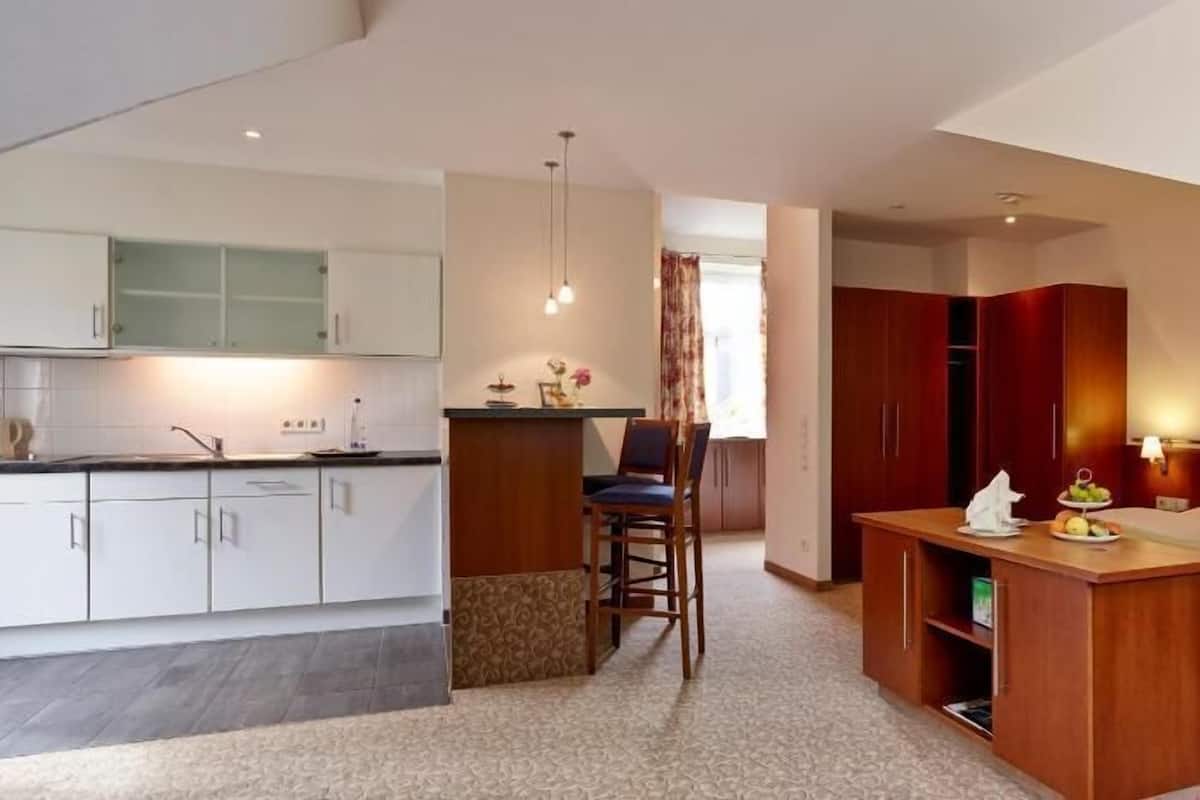 Premium bedding, down comforters, minibar, in-room safe