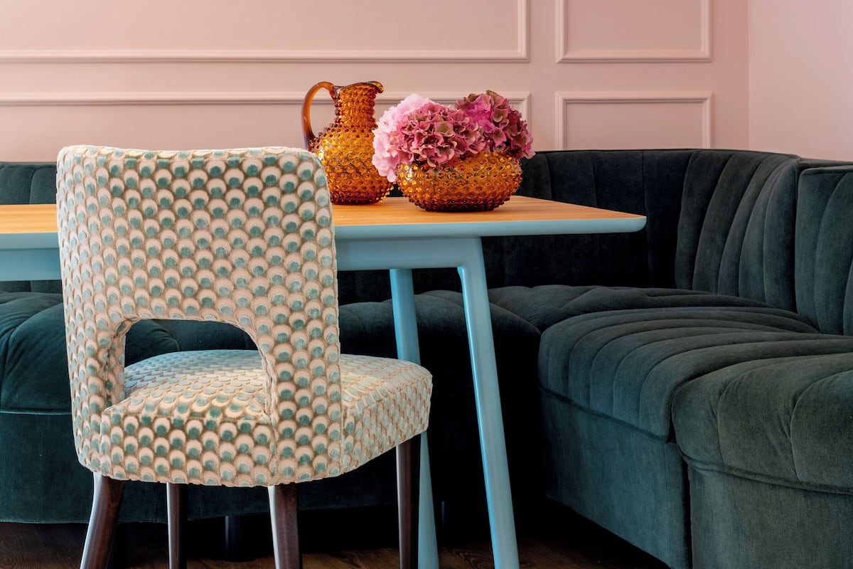 Deluxe-Apartment | Essbereich im Zimmer