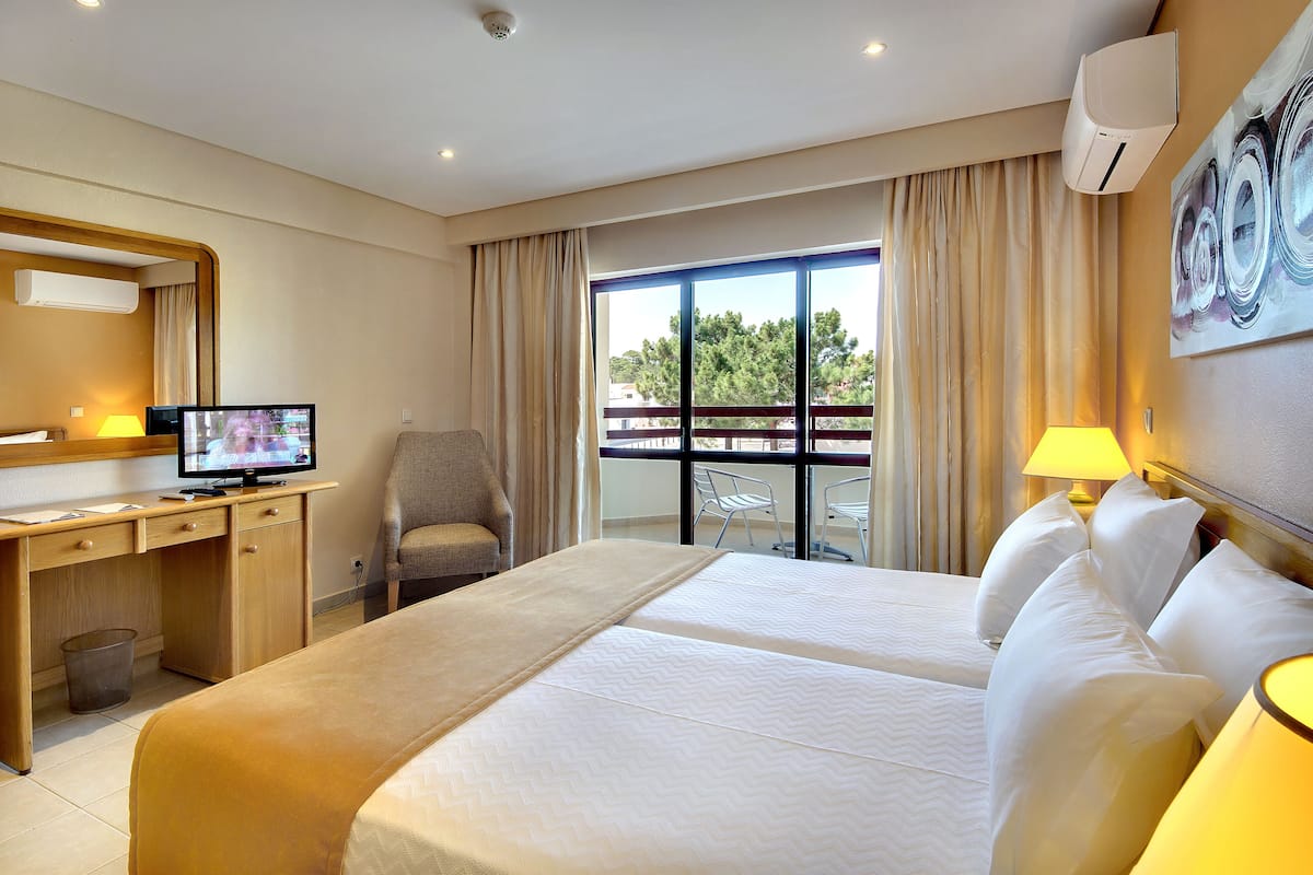 in-room safe, free wifi