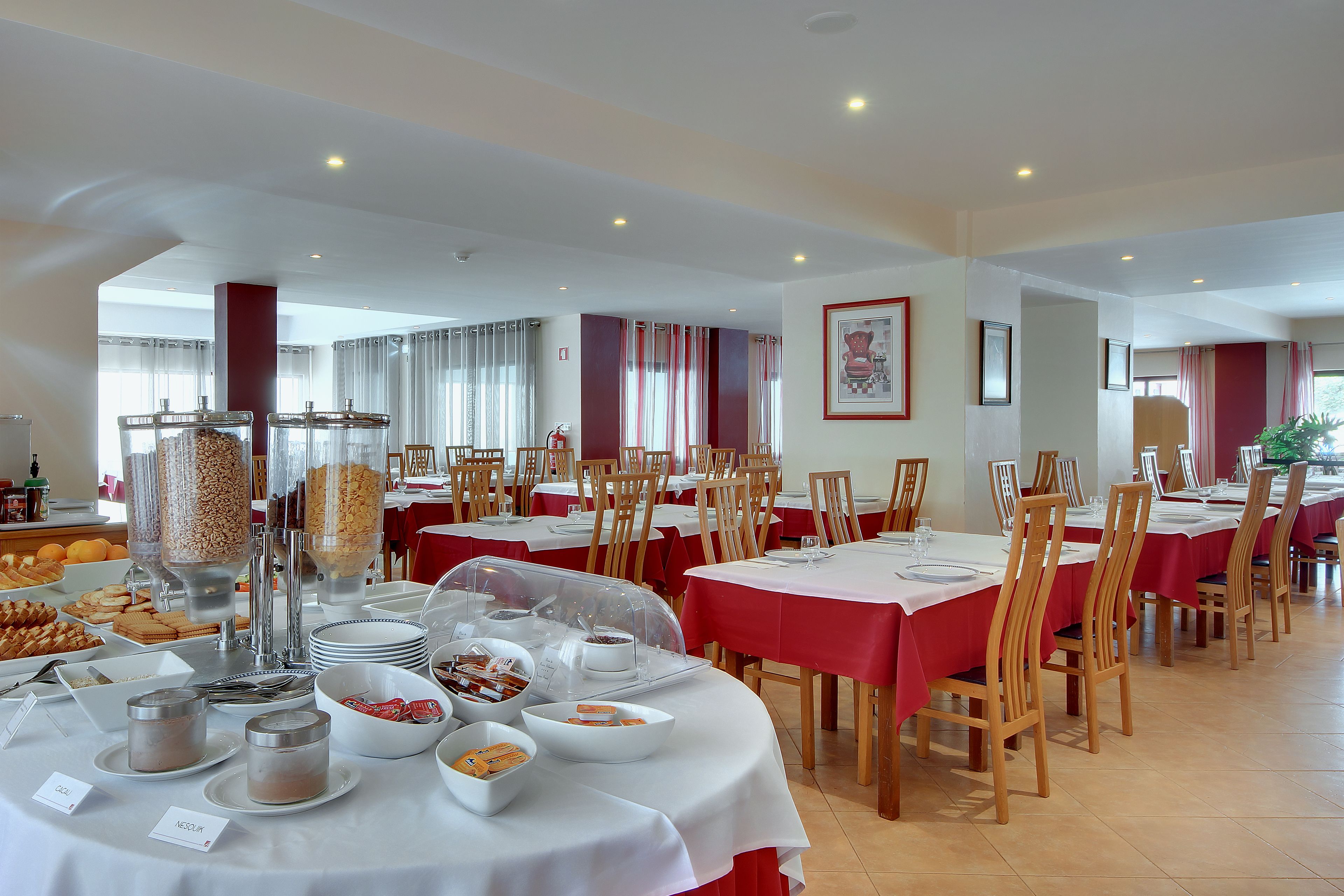 Desayuno buffet todos los días (con cargo) 
