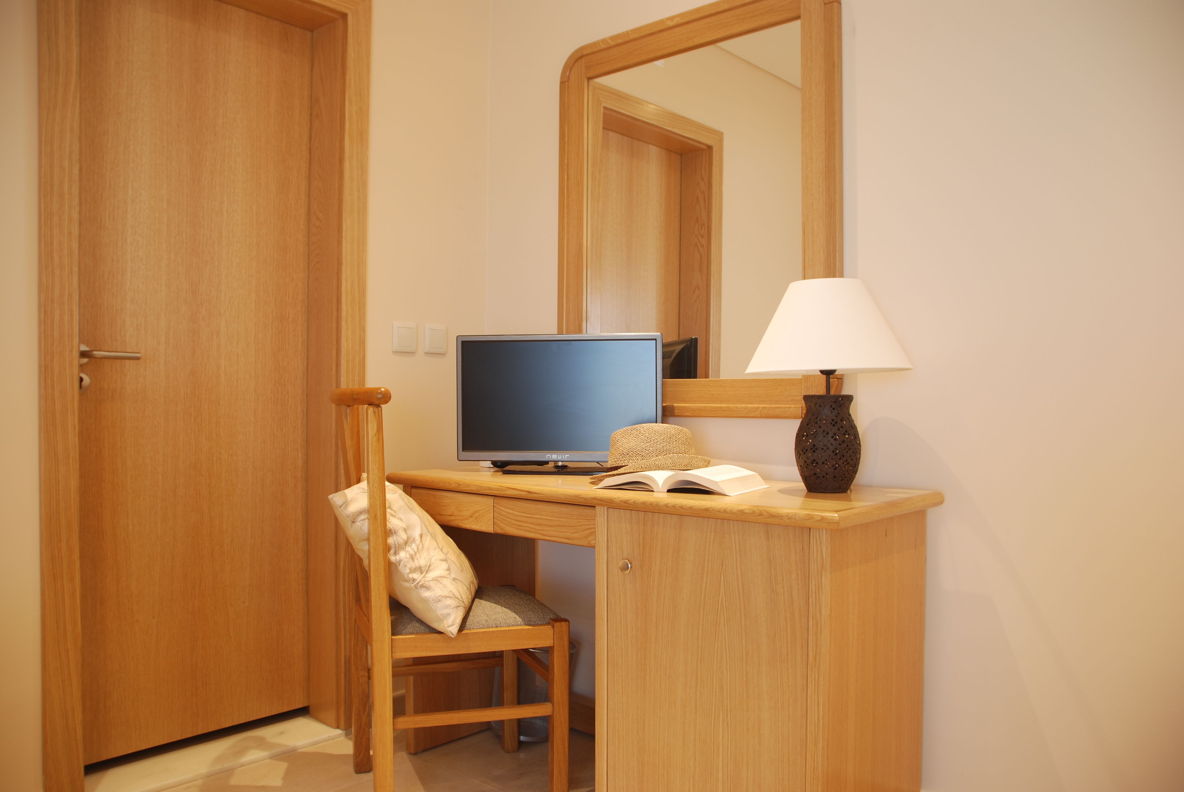 in-room safe, free wifi