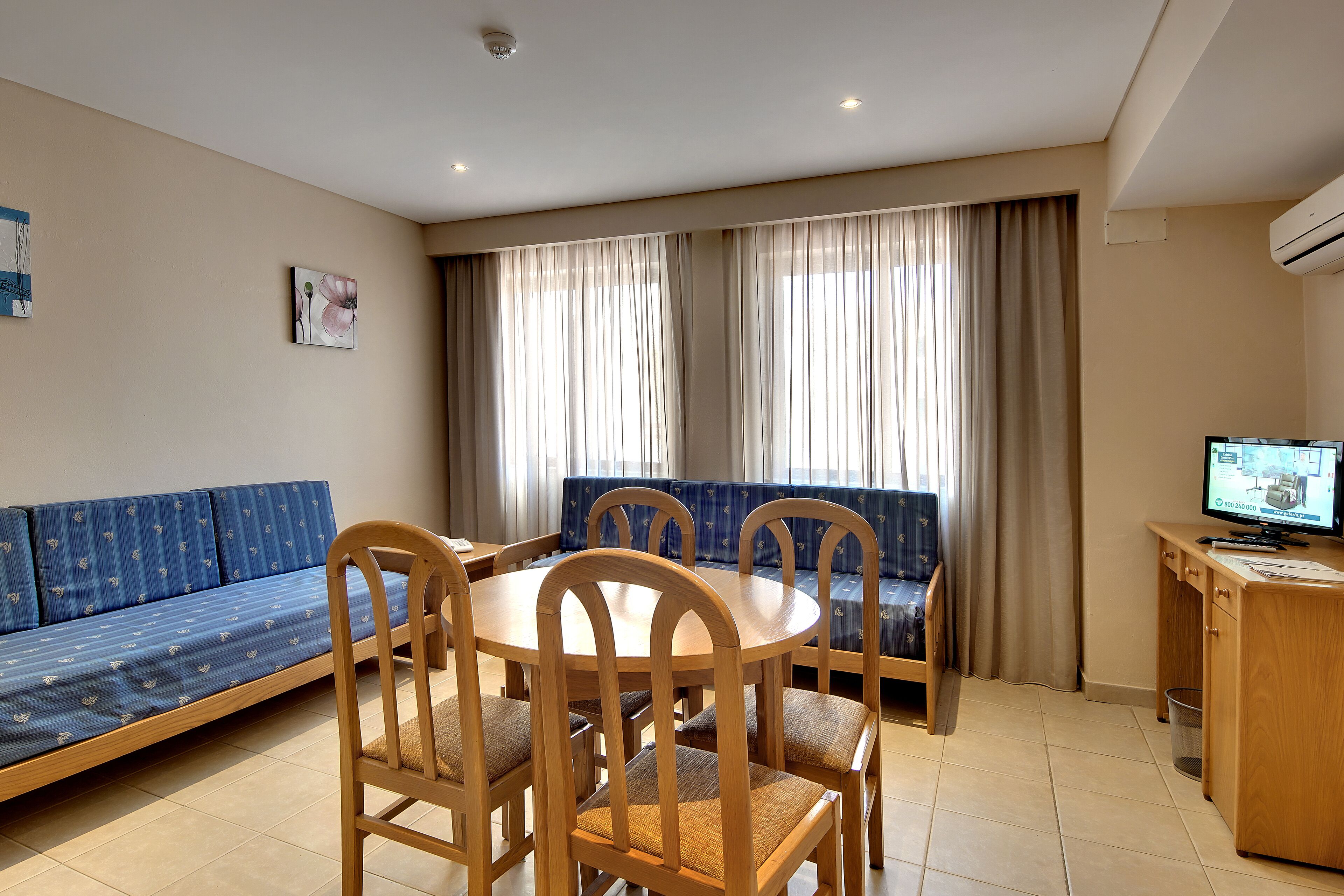 in-room safe, free wifi