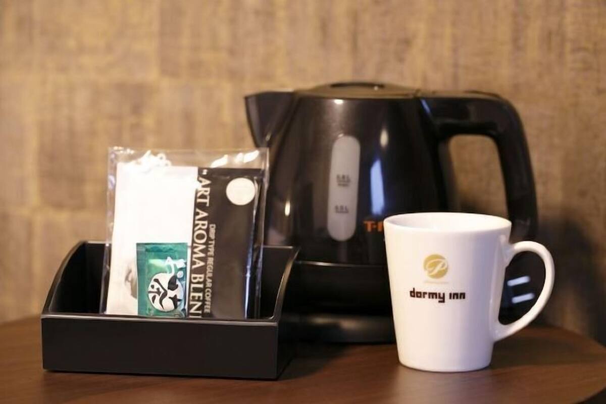 Kopi dan/atau alat penyeduh kopi