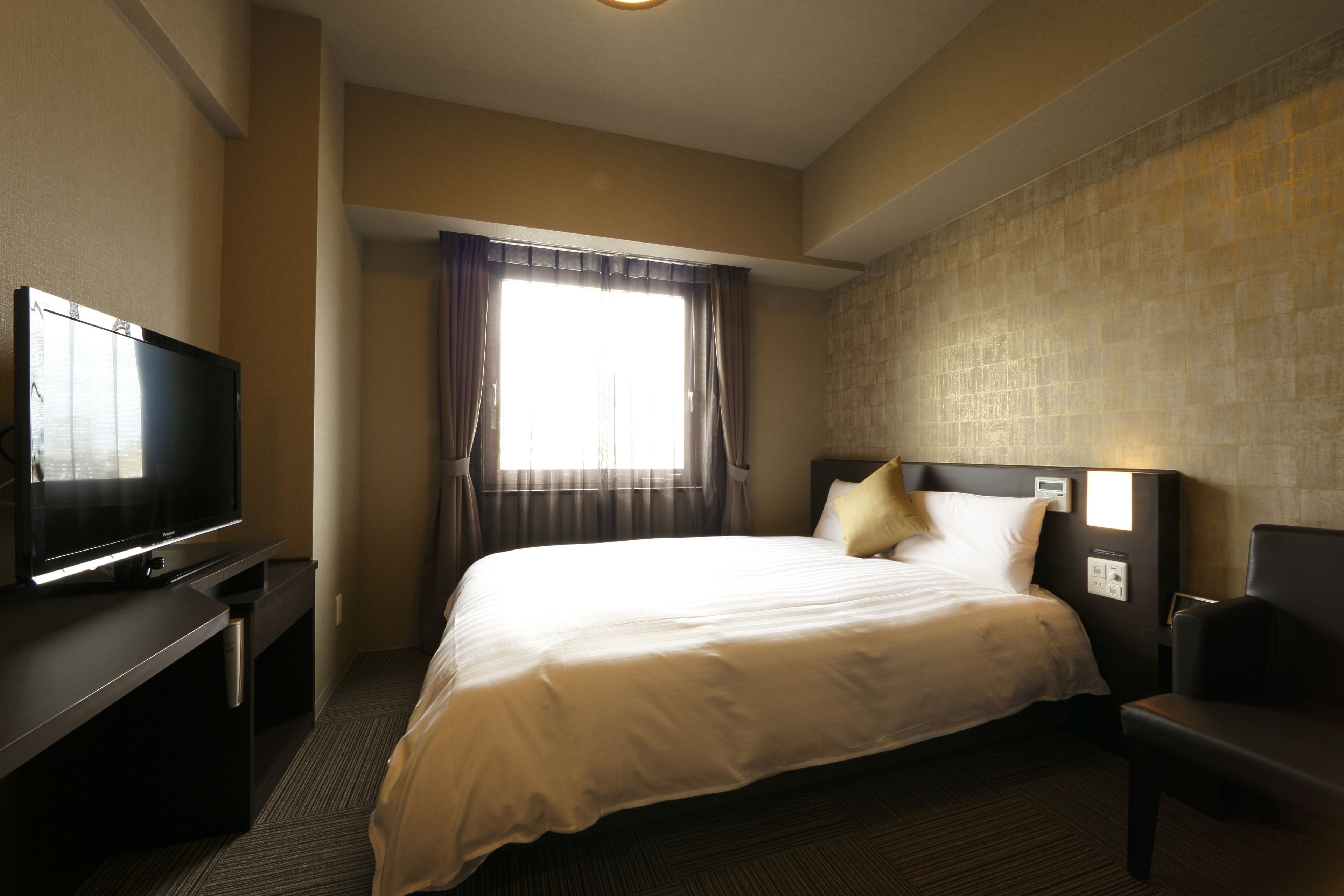 In-room safe, desk, soundproofing, free WiFi