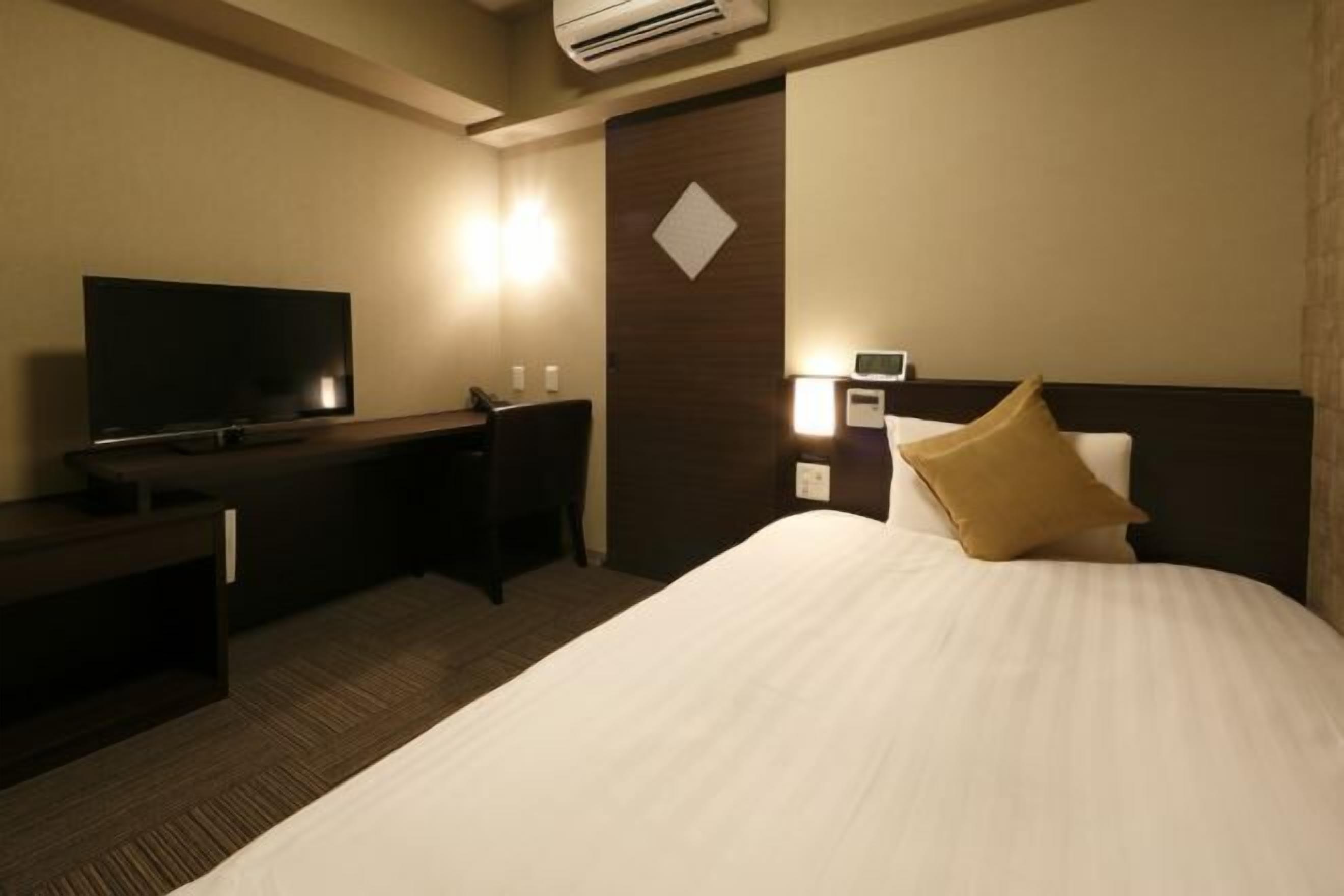 In-room safe, desk, soundproofing, free WiFi