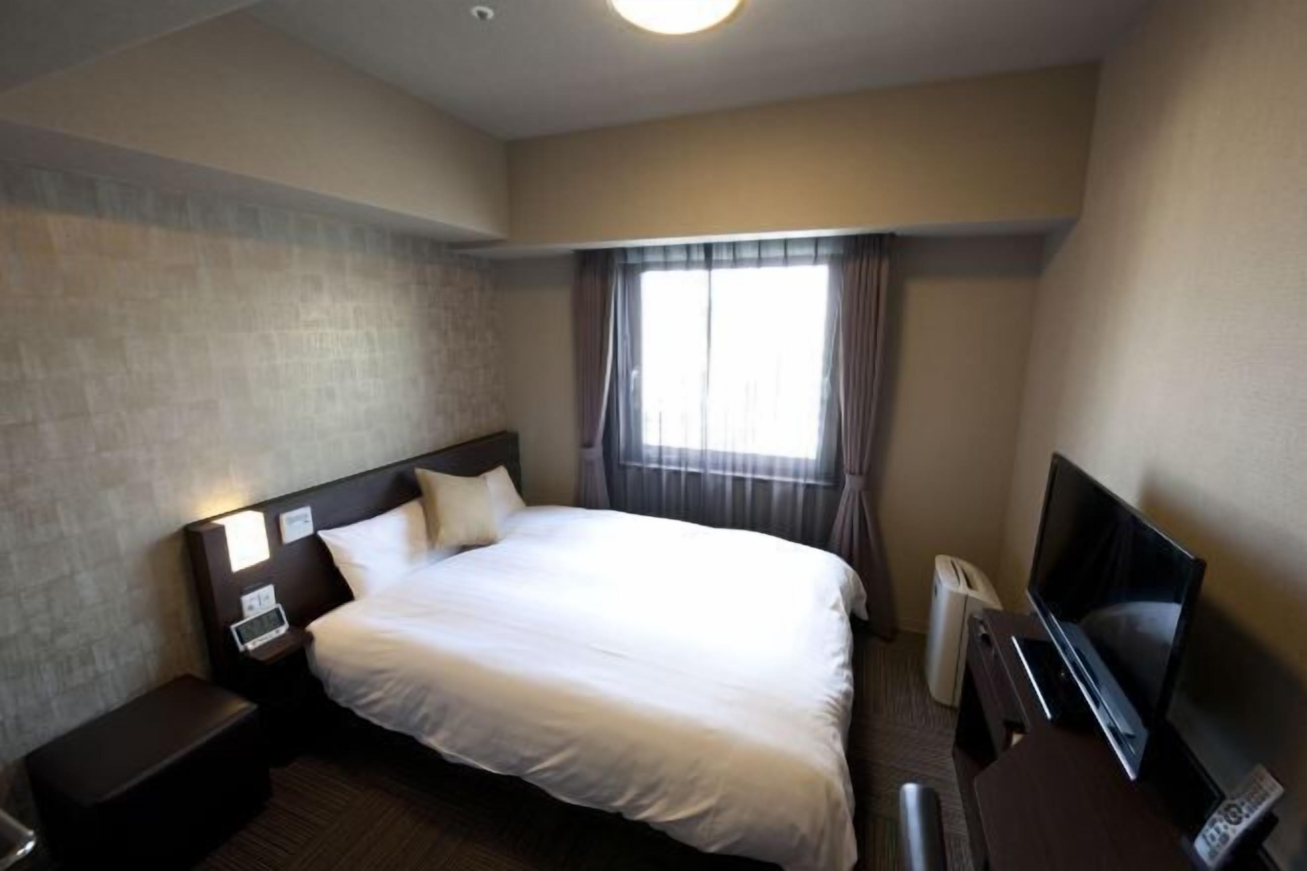 In-room safe, desk, soundproofing, free WiFi