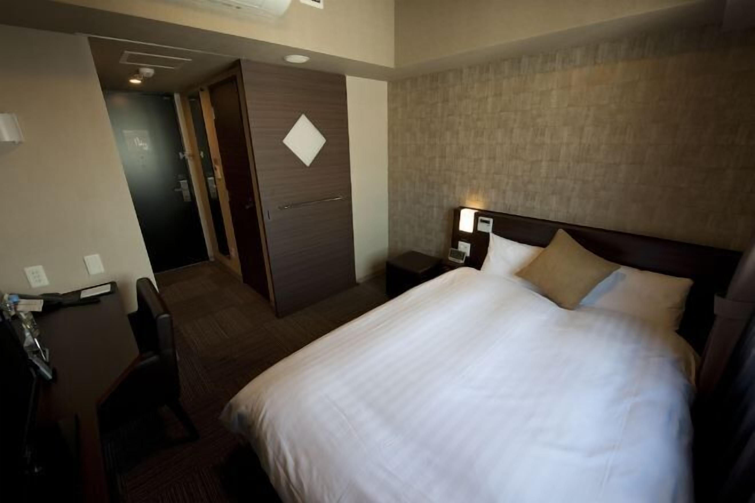 In-room safe, desk, soundproofing, free WiFi