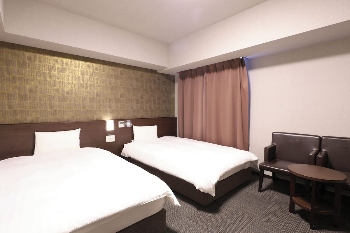 Kamar Twin, Bebas Asap Rokok | Brankas, meja kerja, kedap suara, dan Wi-Fi gratis