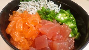 Daily buffet breakfast (JPY 2500 per person)