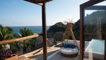 Superior Studio Suite | Balcony