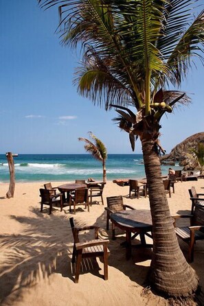 On the beach, beach towels - El Alquimista Yoga & Spa (San Pedro Pochutla)