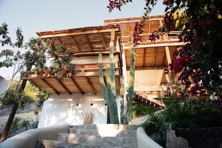 Vista al paisaje. El Alquimista Yoga & Spa