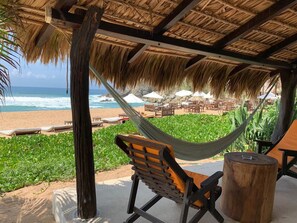 Cabane Standard, 1 grand lit, en bord de plage | Terrasse/Patio