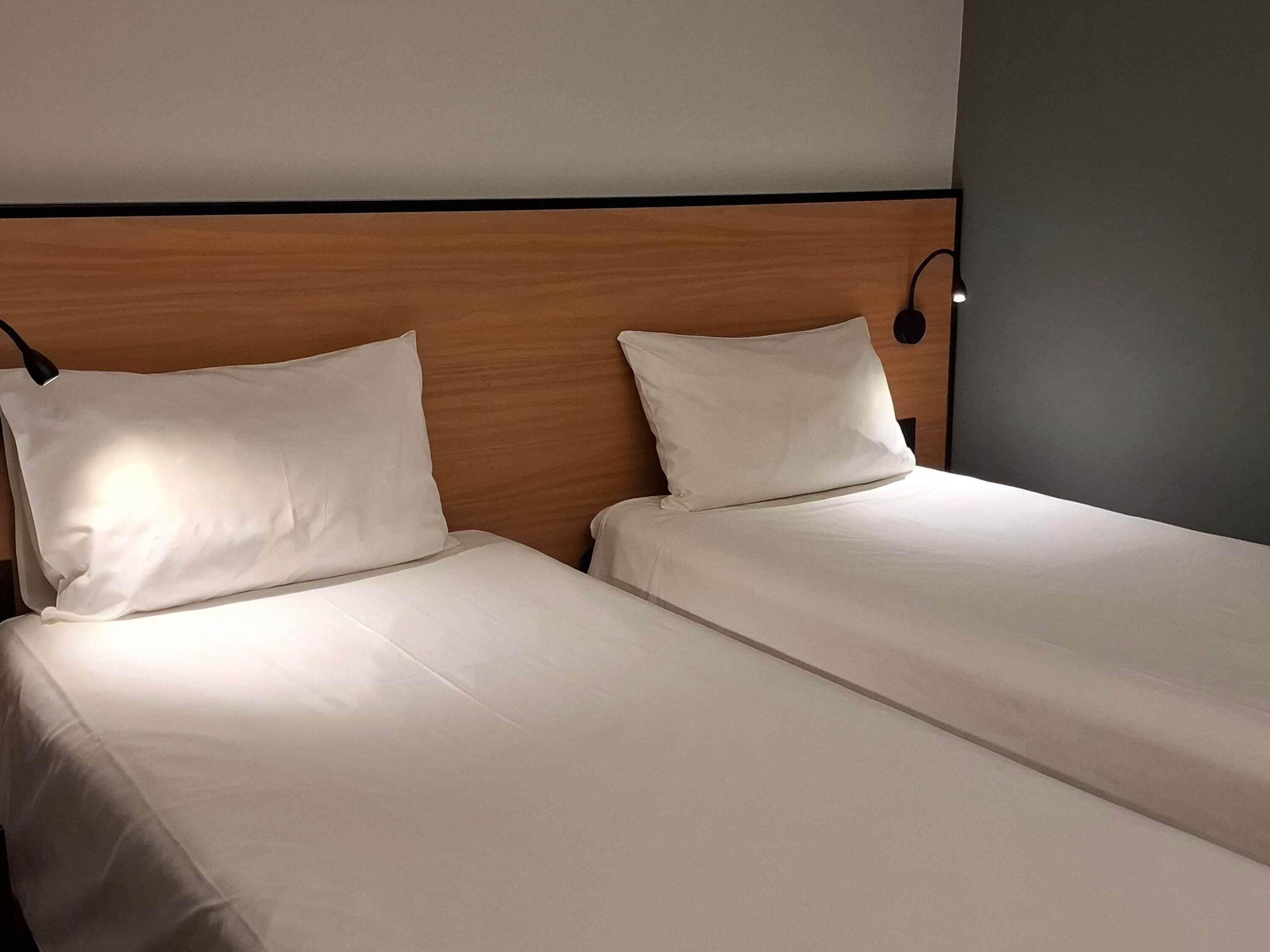 standard room, 2 single beds | minibar, in-room safe, desk, laptop workspace