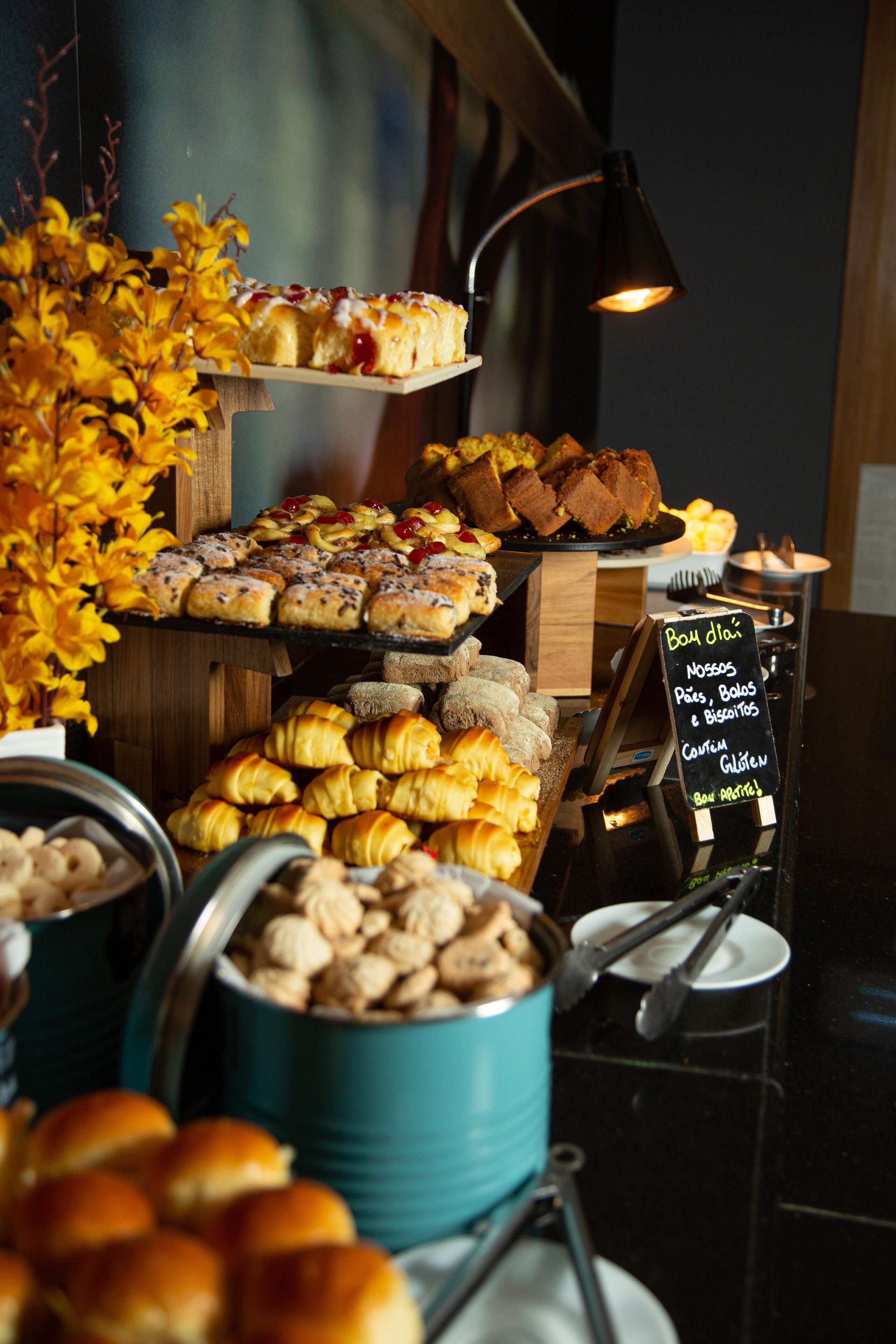 daily buffet breakfast (brl 49 per person)