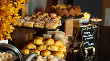 Petit déjeuner buffet servi tous les jours en supplément