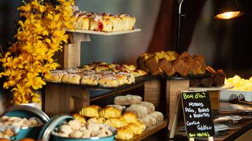 بوفيه فطور يوميًا بتكلفة قدرها (59 BRL للشخص)