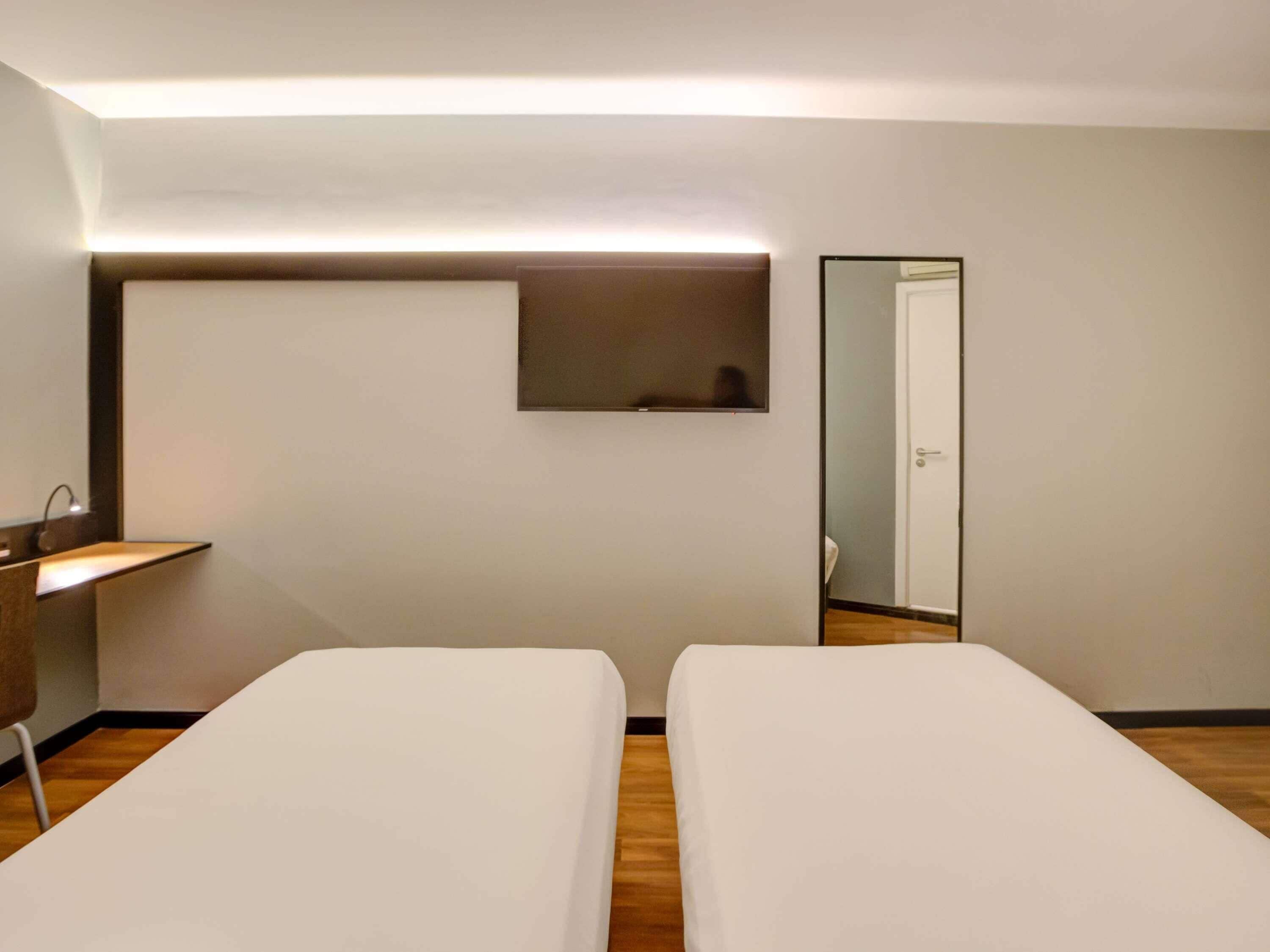 Standard Room, 2 Twin Beds | Minibar, desk, laptop workspace, soundproofing