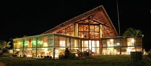 Chalet | Fachada del alojamiento - Noche