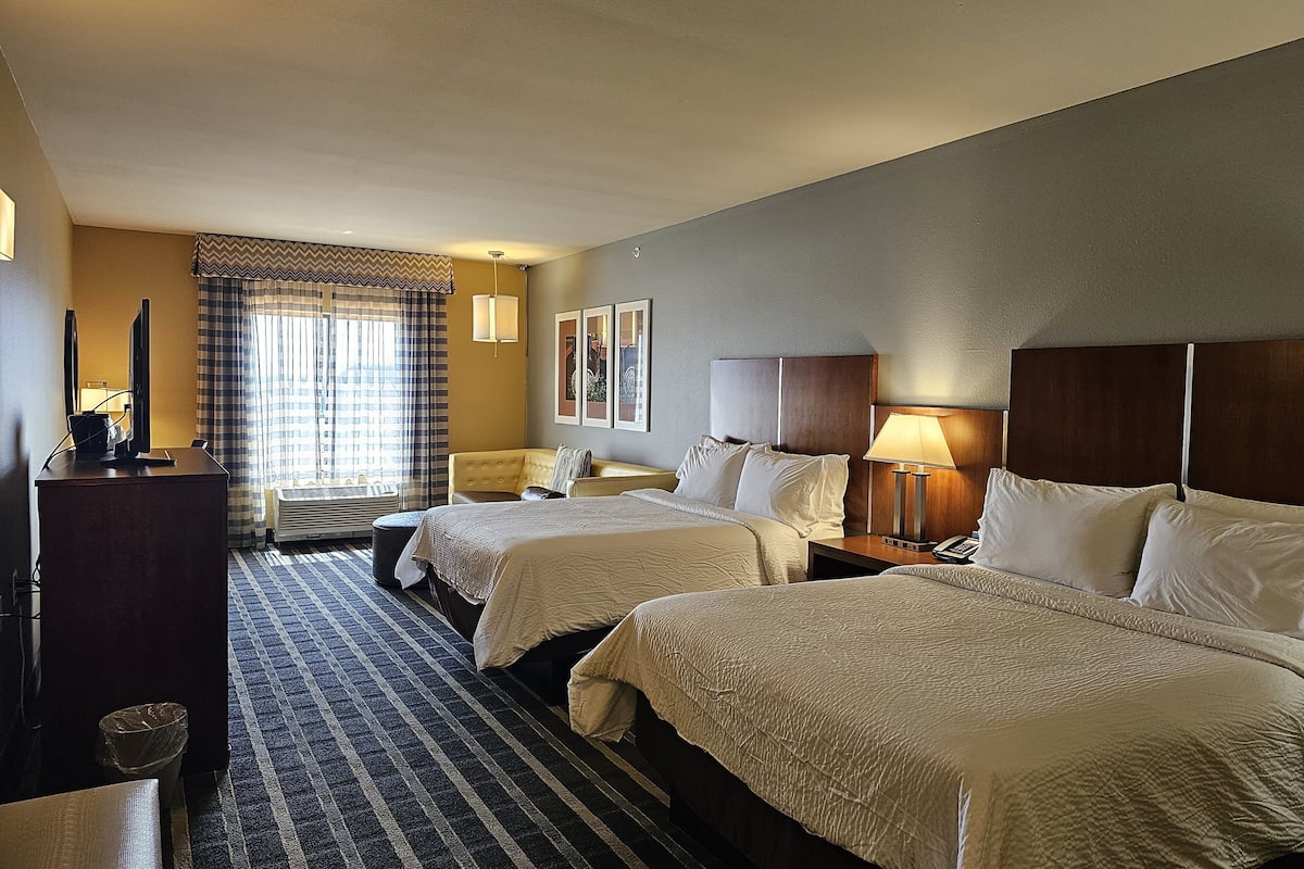 in-room safe, desk, iron/ironing board, cots/infant beds