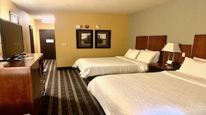 In-room safe, desk, iron/ironing board, cots/infant beds - Holiday Inn Express & Suites Perry-National Fairground Area, an IHG Hotel (Perry)