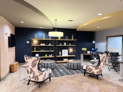Holiday Inn Express & Suites Perry-National Fairground Area, an IHG Hotel