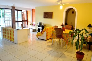 Lobby - Pousada Alegravila e O Poeta (Buzios)