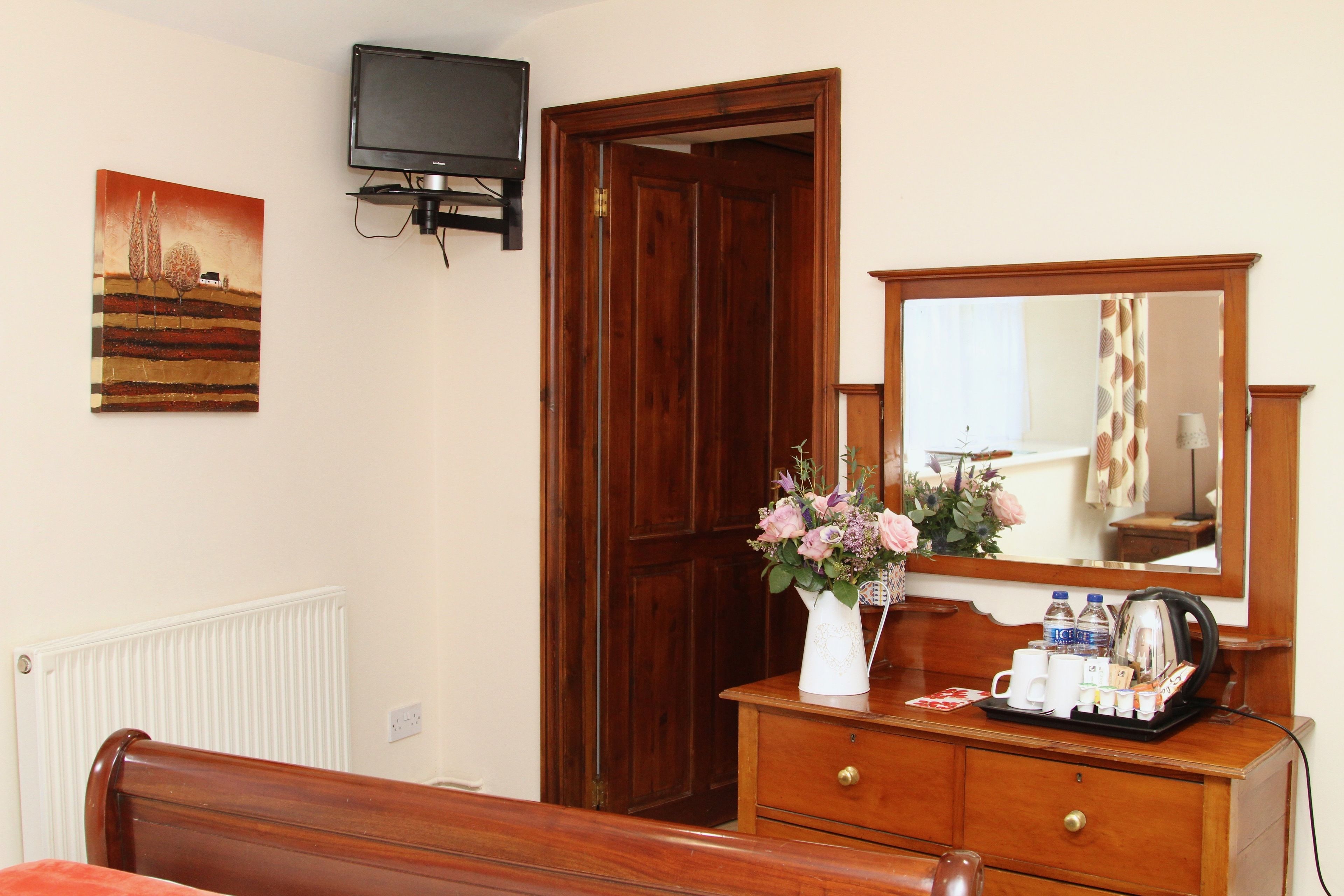 standard double or twin room | premium bedding, desk, iron/ironing board, free wifi