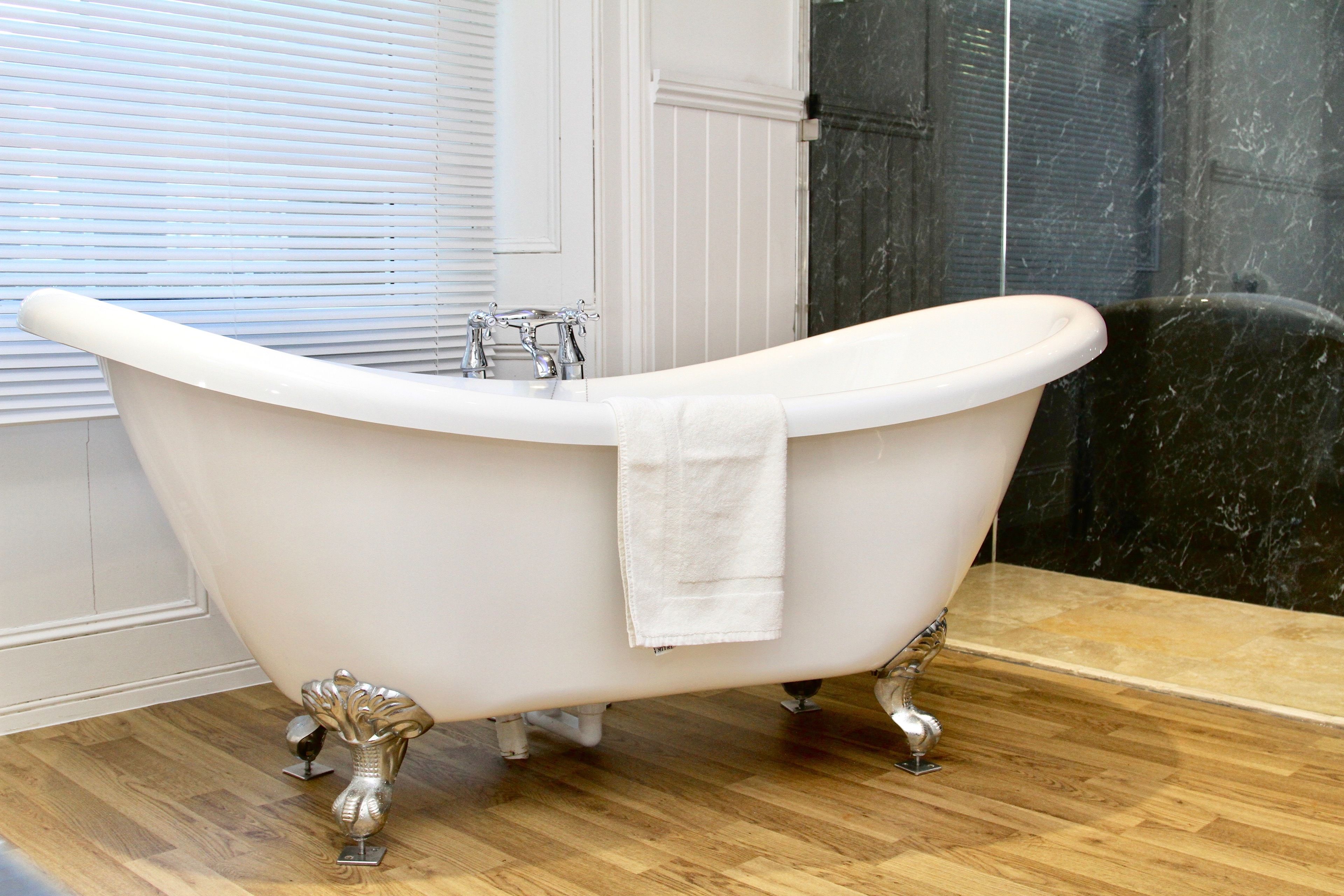 superior double room | deep-soaking bathtub