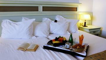 Kostenlose Minibar, Zimmersafe, Schreibtisch, kostenloses WLAN