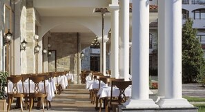 4 restaurants, breakfast, lunch, dinner served; local cuisine