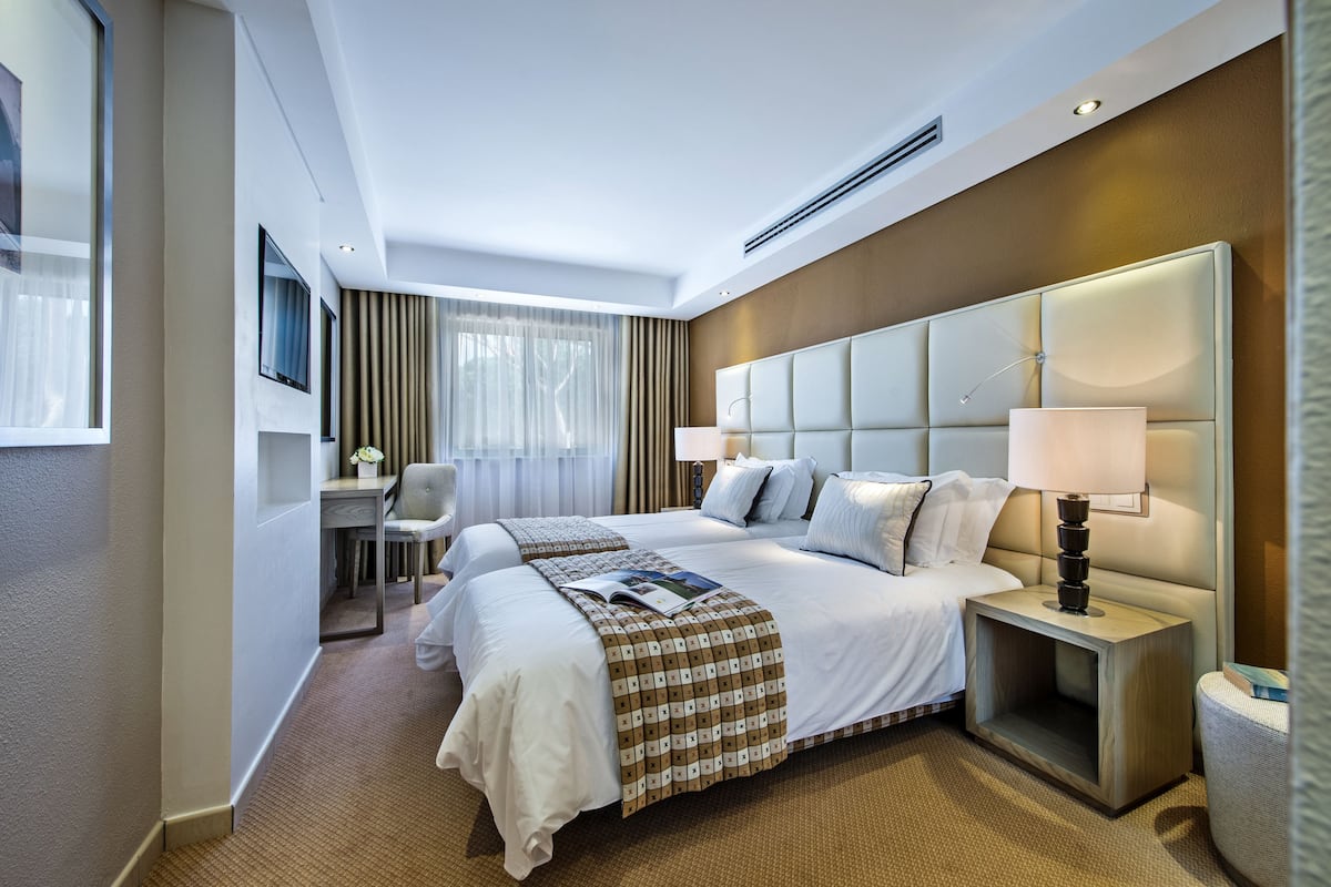 2 bedrooms, in-room safe, blackout curtains, soundproofing