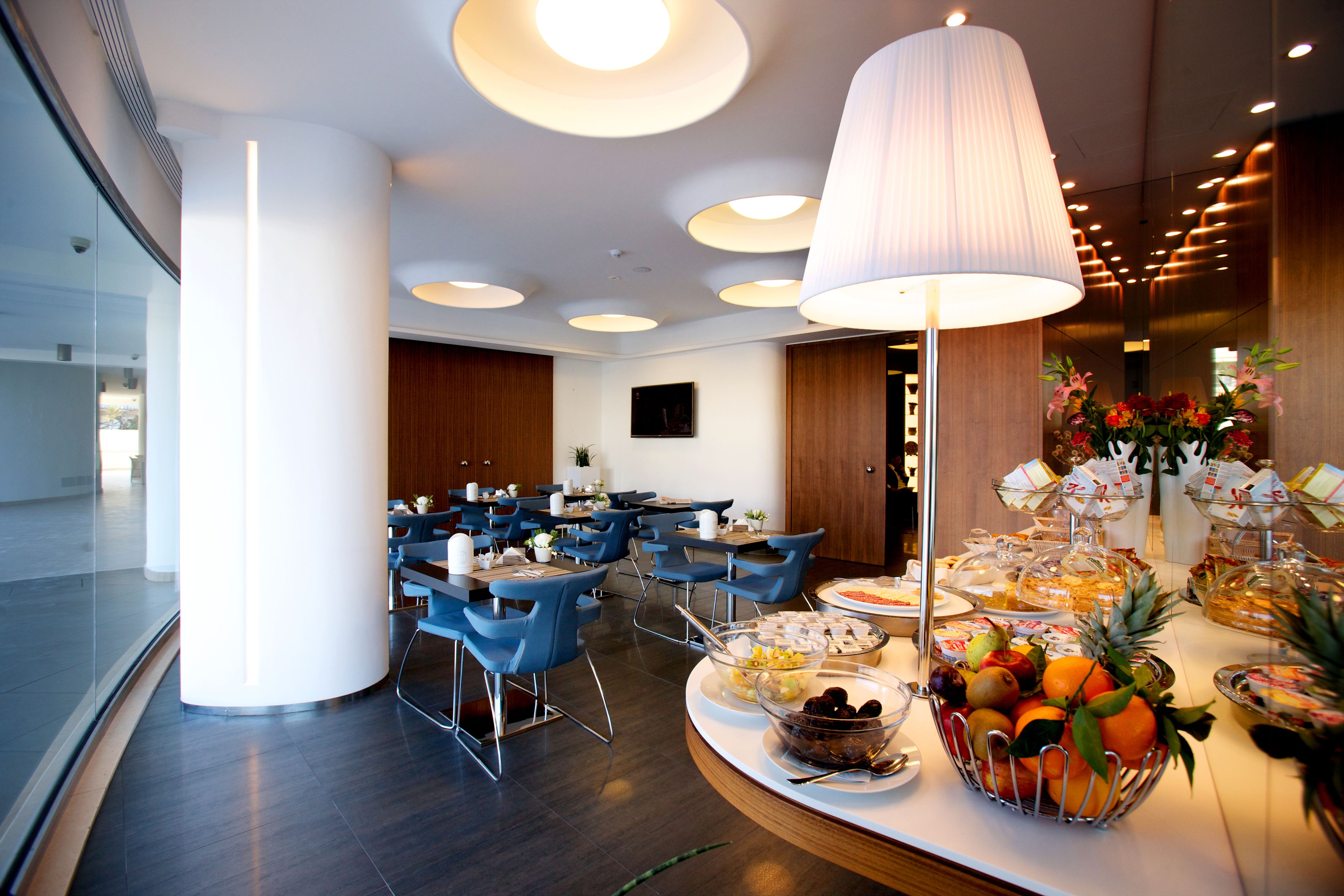 daily continental breakfast (eur 10 per person)