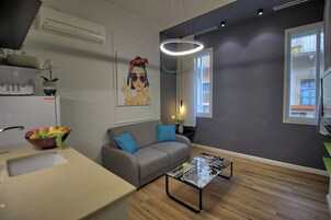 Suite estudio de diseño | Caja fuerte, escritorio, espacio para trabajar con un portátil