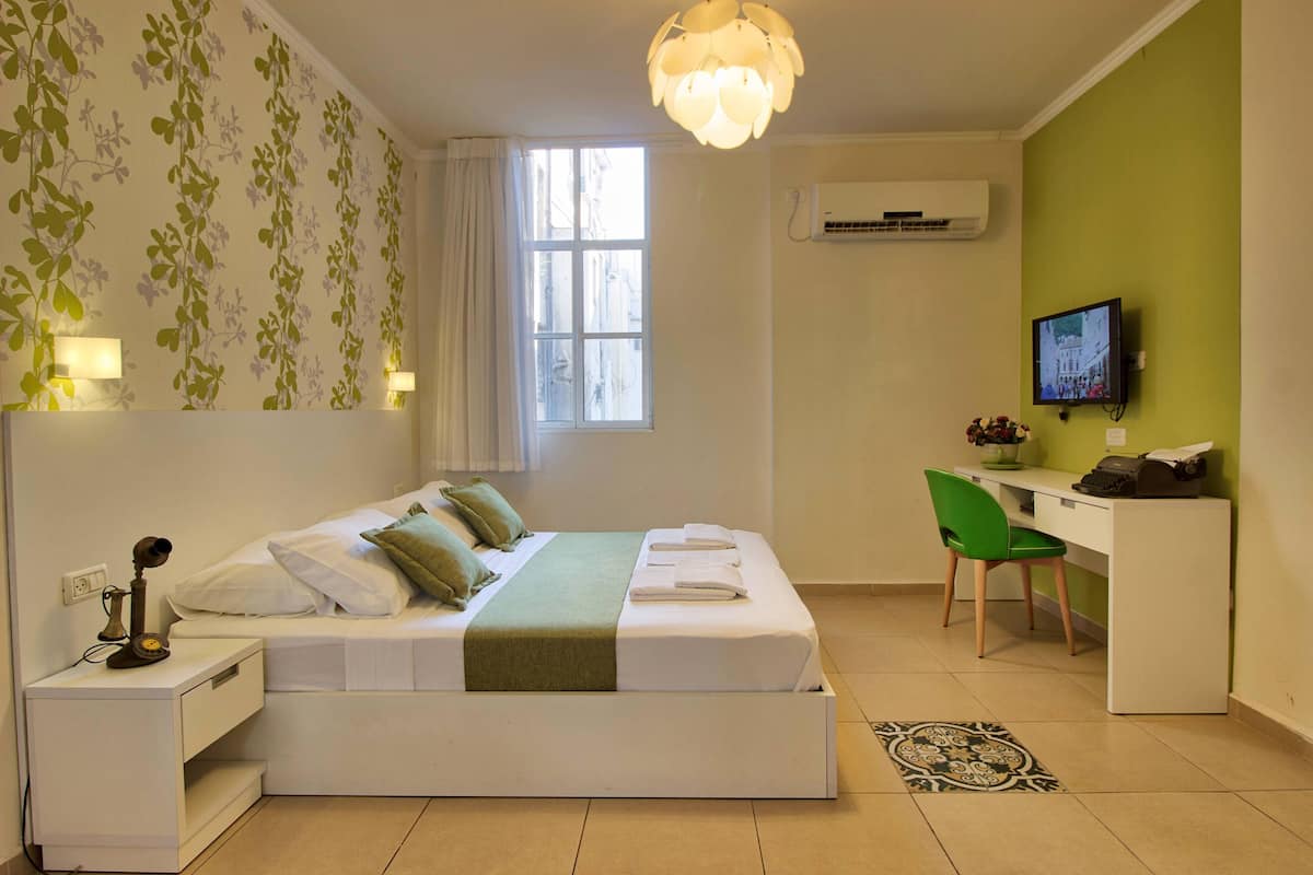 Klassieke kamer, 1 twee- of 2 eenpersoonsbedden | 1 slaapkamer, een kluis op de kamer, een bureau, een laptopwerkplek