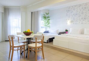 In-room safe, desk, laptop workspace, iron/ironing board - 1926 Designed Apartments Hotel (Haifa)