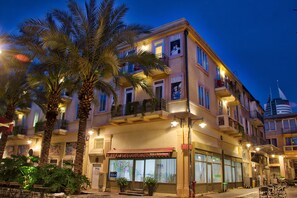 Courtyard - 1926 Designed Apartments Hotel (Haifa)