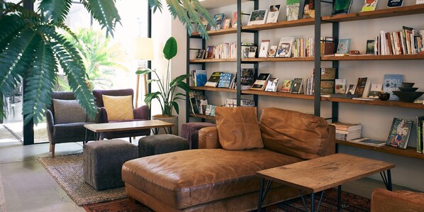 Lobby-lounge