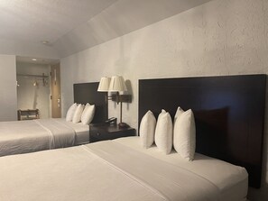 标准房, 2 张大床 | 笔记本电脑工作区、遮光窗帘、熨斗/熨衣板、免费 WiFi