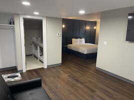 Deluxe Suite | Living area | 45-inch LCD TV with cable channels, TV