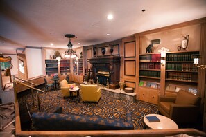 Interior detail - Chateau Hotel and Conference Center (Bloomington)