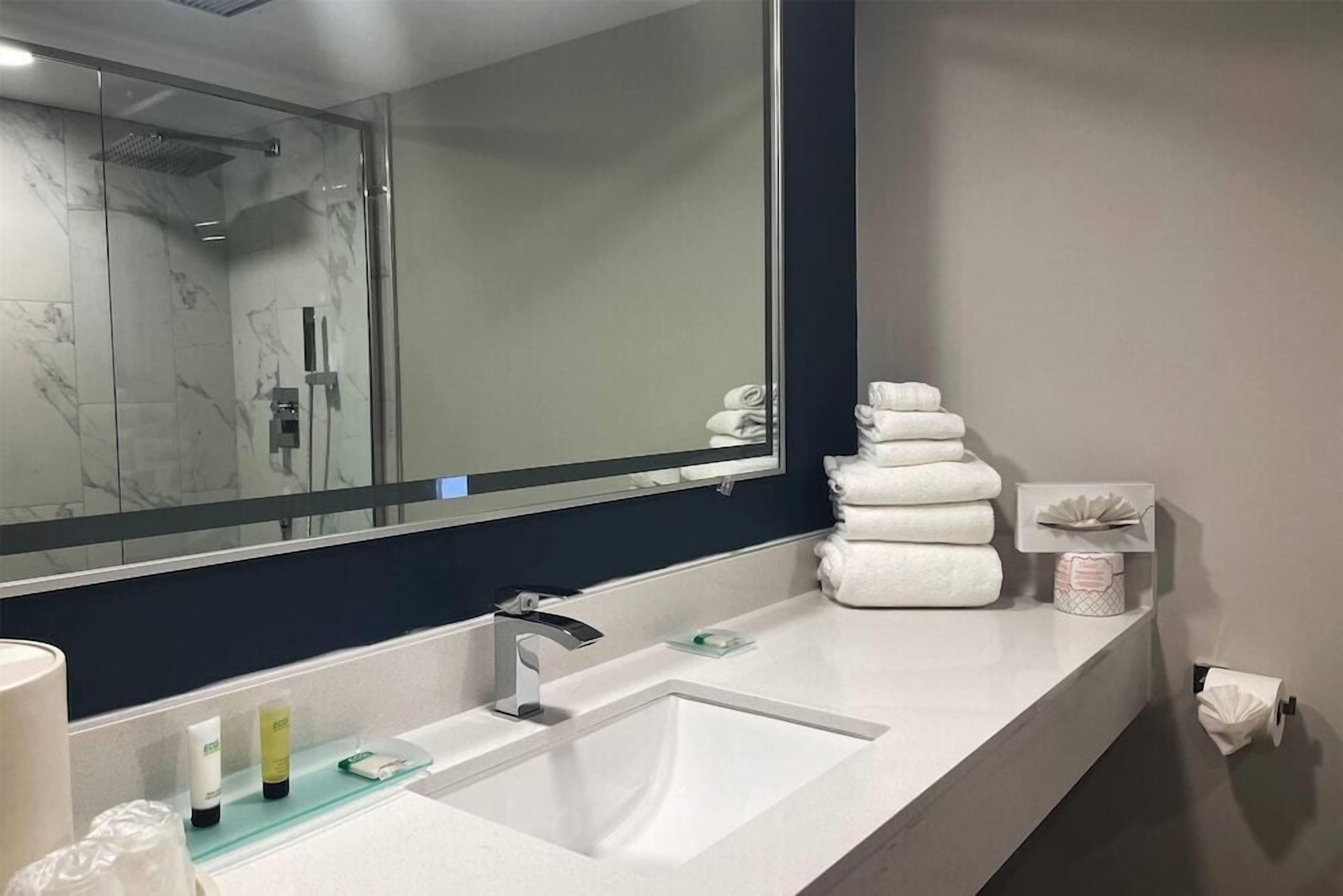Bathroom | Free toiletries, hair dryer, towels, soap