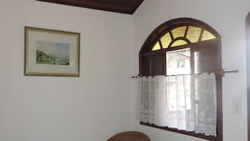 Studio (Flat) | Minibar, blackout curtains, iron/ironing board, free WiFi