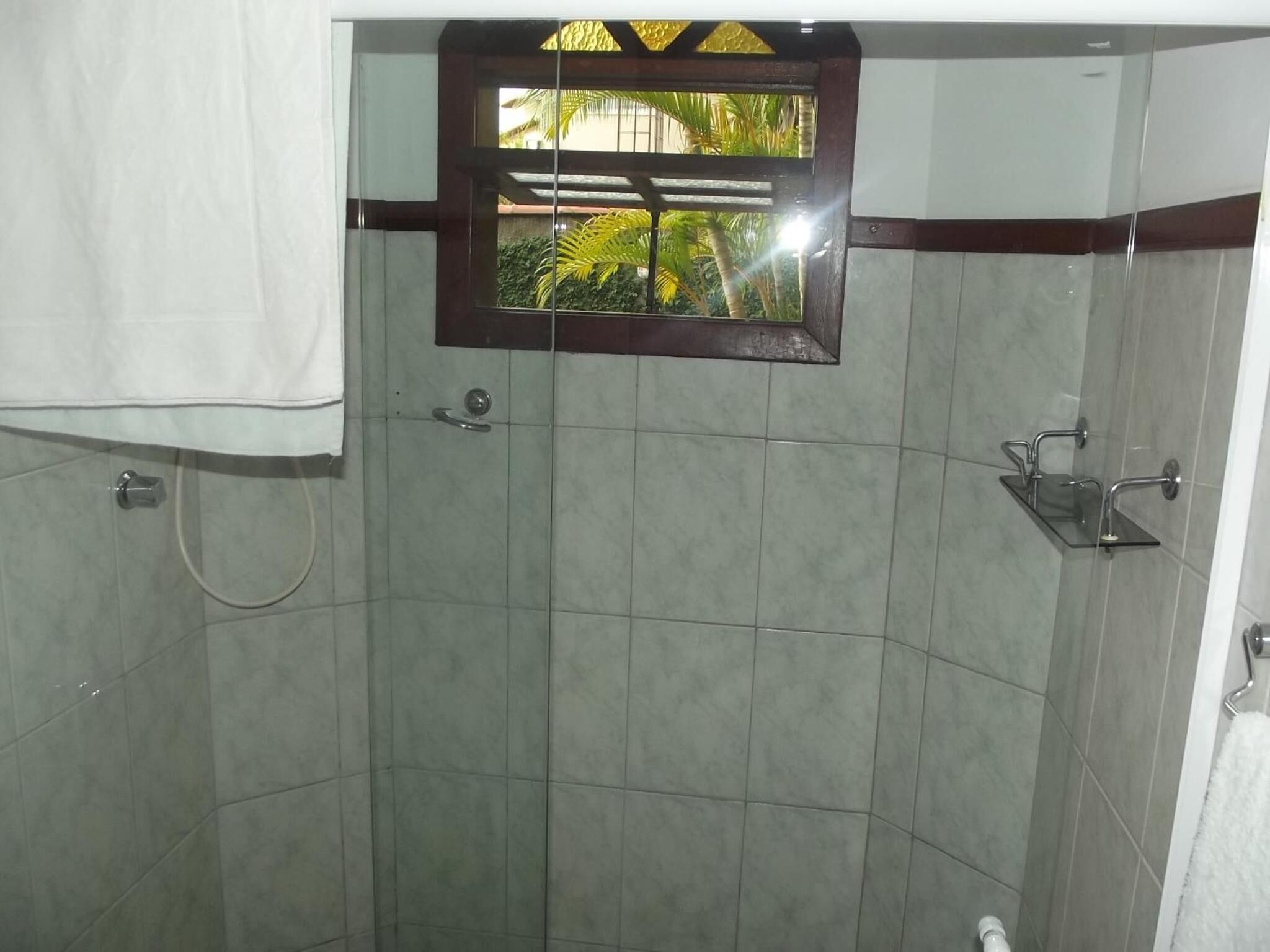 shower, free toiletries, towels