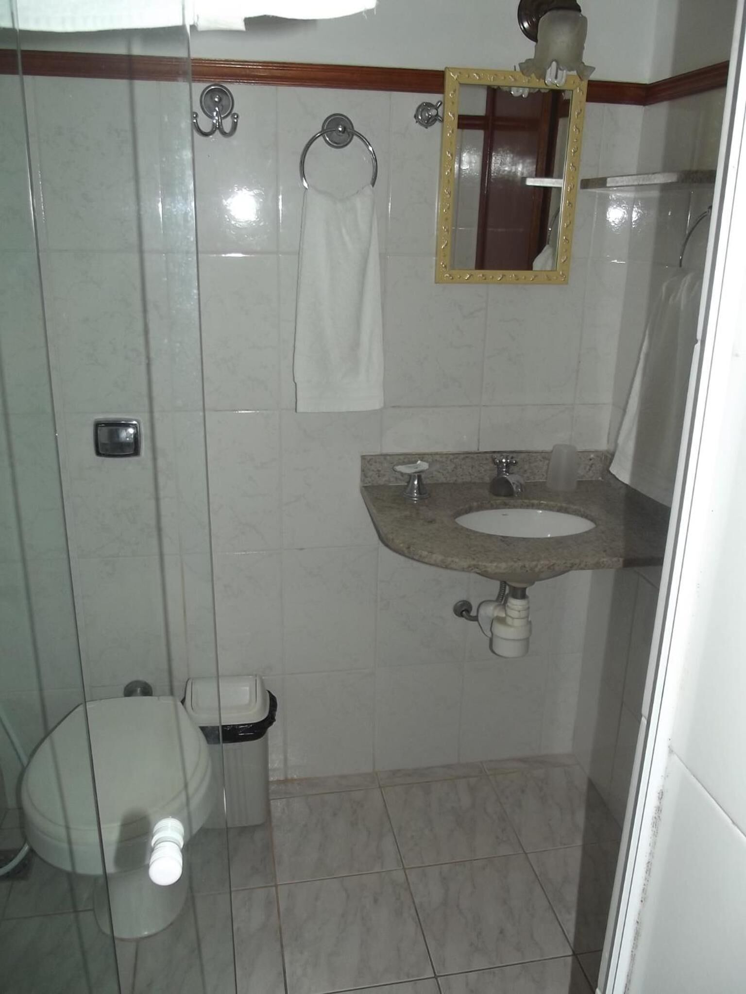 shower, free toiletries, towels